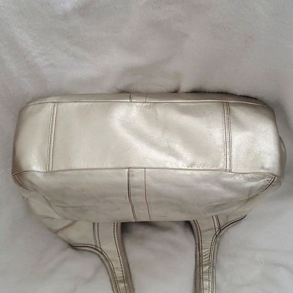 Coach Ergo Silver Metallic Pleated Leather Kisslock Shoulder Bag # 12831 - Picture 11 of 16